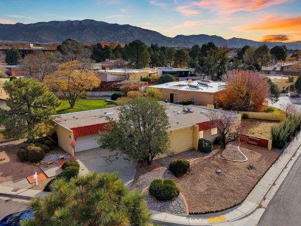 7910 Academy Trail NE, Albuquerque, NM 87109