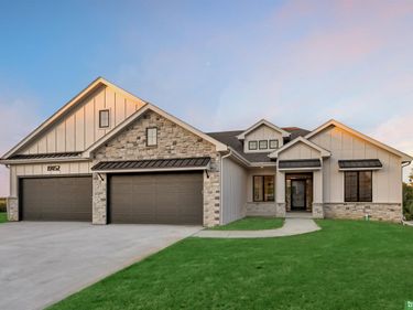 10207 S 191 Street, Omaha, NE 68136