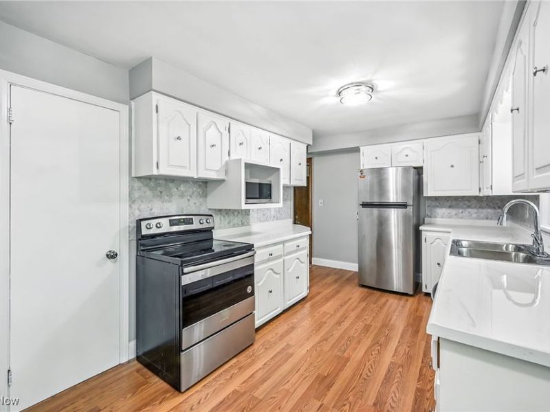 675 Blueberry Hill Drive, Canfield, OH 44406 Photo 14