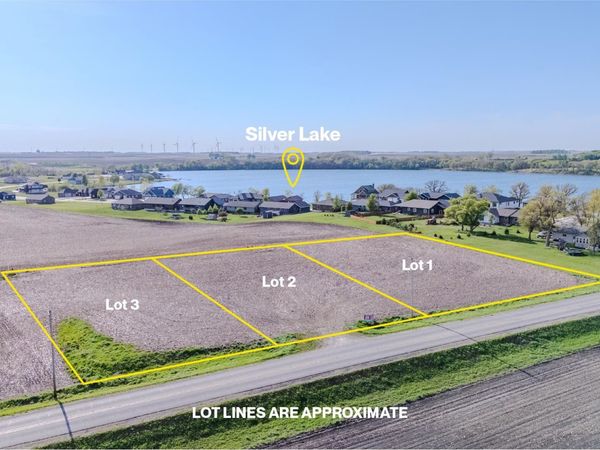 304 Country Club Dr, Lake Park, IA 51347