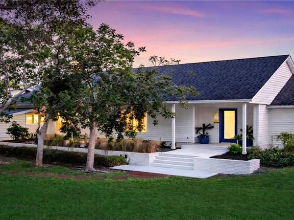 586 Yucca RD, NAPLES, FL 34102