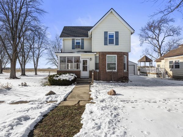 215 Chicago Street, Dewitt, IL 61735