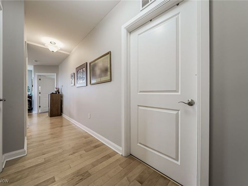 1403 Copper Trace, Unit 304, Cleveland, OH 44118 Photo 3