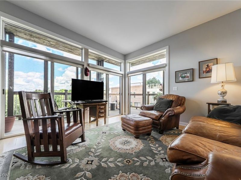 1403 Copper Trace, Unit 304, Cleveland, OH 44118 Photo 5