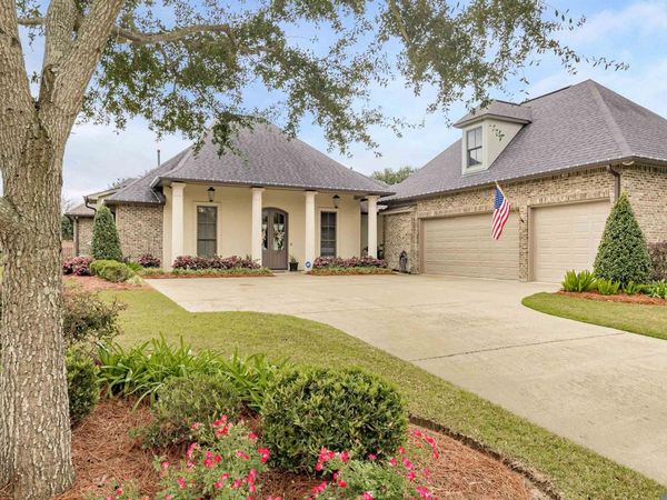 5422 Cypress Point Ln, Gonzales, LA 70737