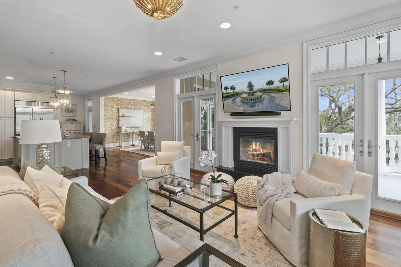 136 Fairbanks Oak Alley Photo 10