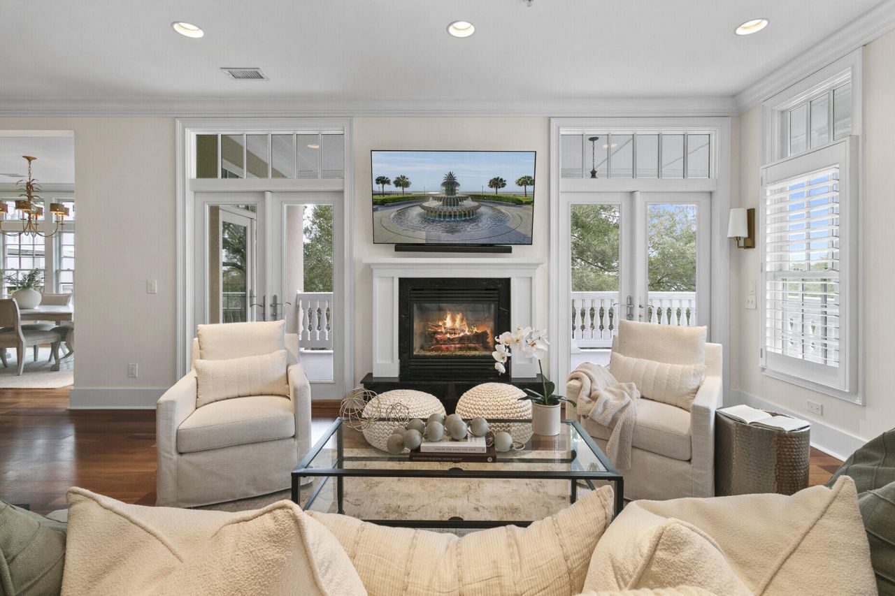 136 Fairbanks Oak Alley Photo 11