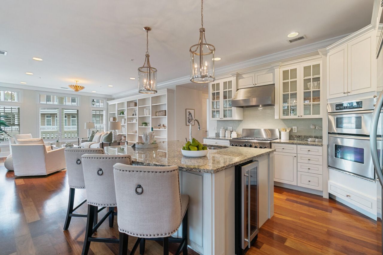 136 Fairbanks Oak Alley Photo 14