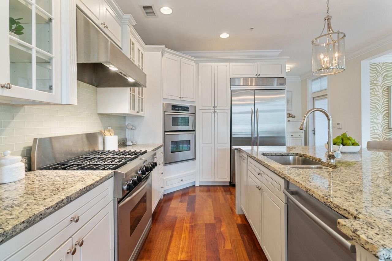 136 Fairbanks Oak Alley Photo 15