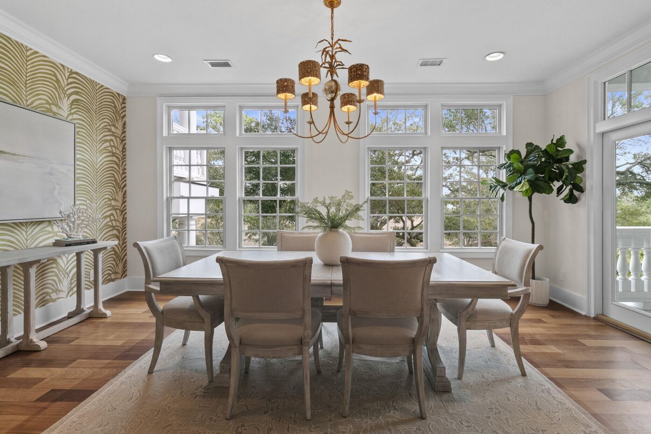 136 Fairbanks Oak Alley Photo 17