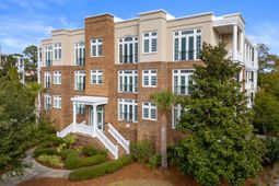 136 Fairbanks Oak Alley photo 4