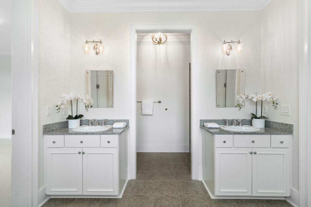 136 Fairbanks Oak Alley Photo 36