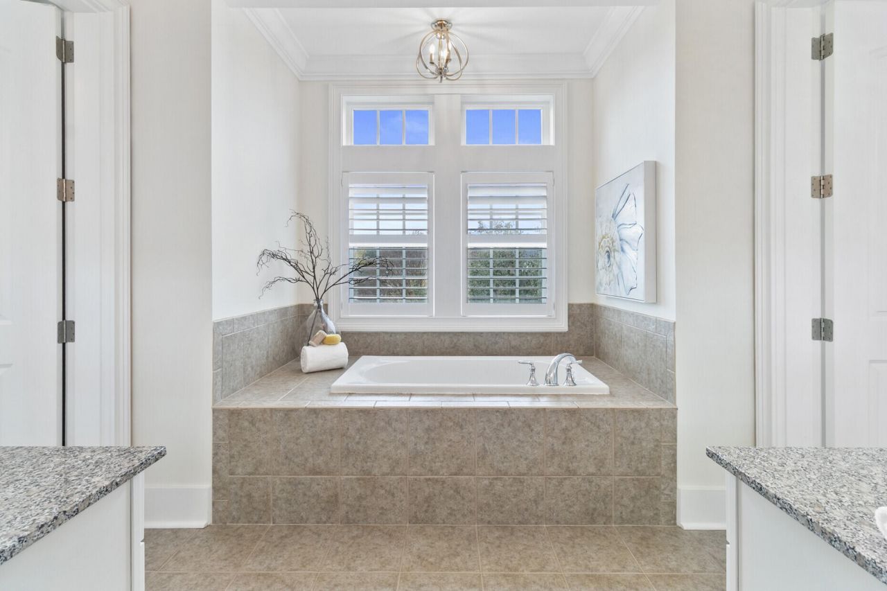 136 Fairbanks Oak Alley Photo 37