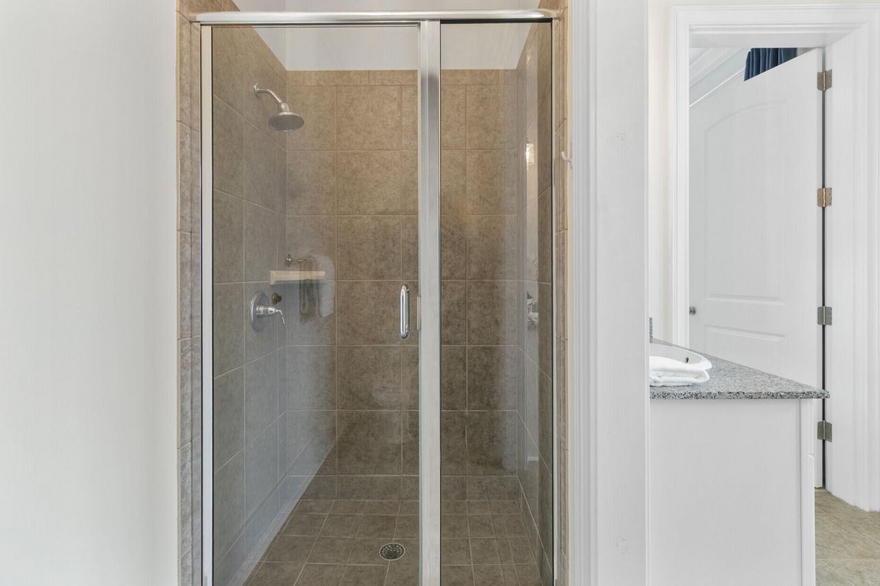 136 Fairbanks Oak Alley Photo 38