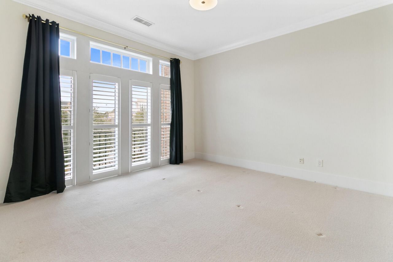 136 Fairbanks Oak Alley Photo 39