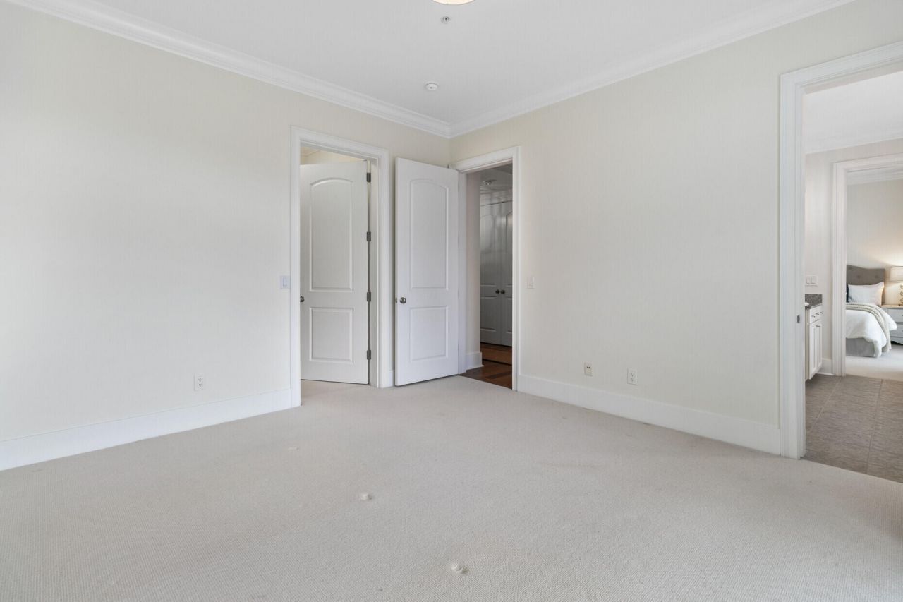 136 Fairbanks Oak Alley Photo 40