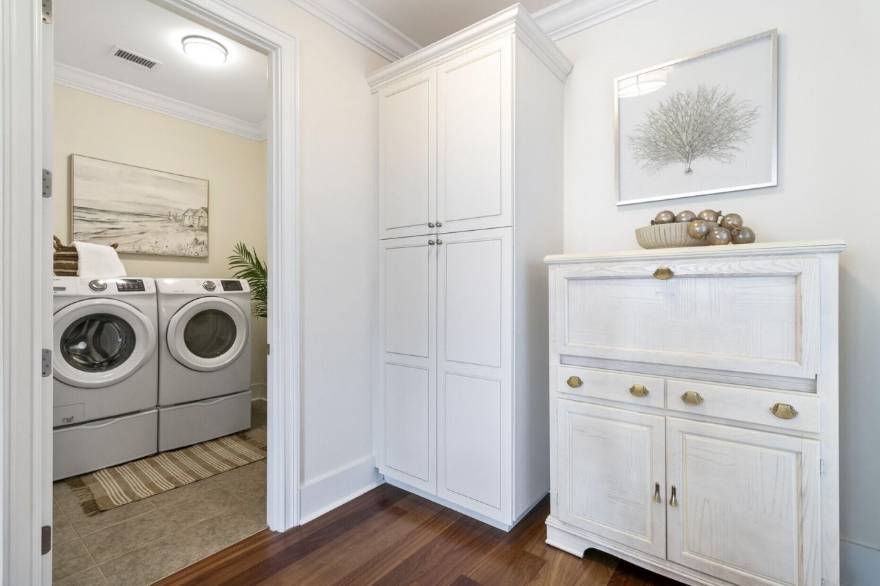 136 Fairbanks Oak Alley Photo 43