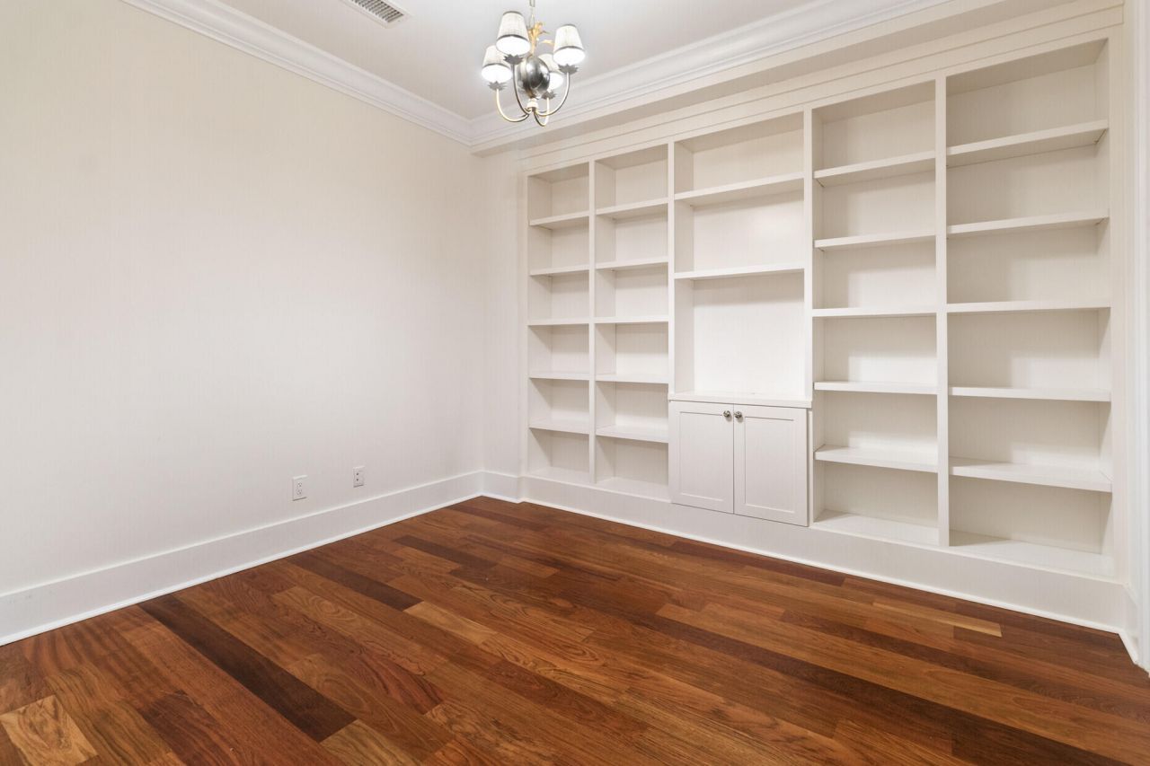 136 Fairbanks Oak Alley Photo 45