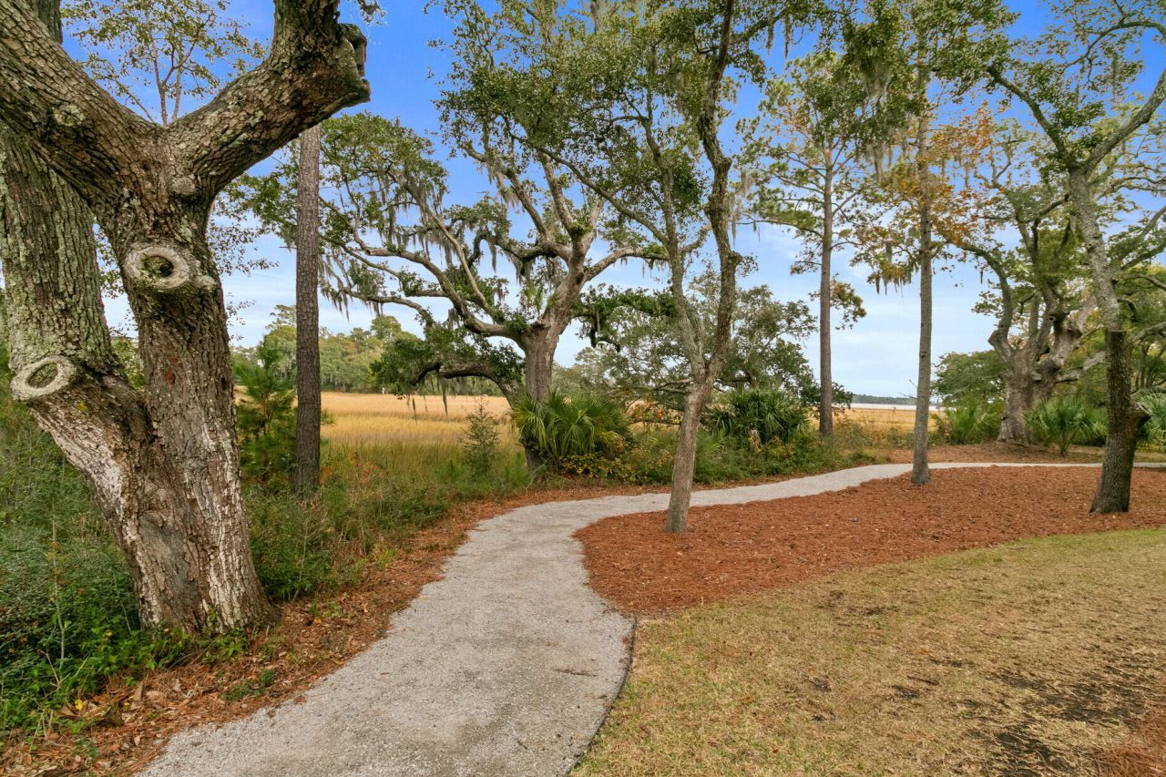 136 Fairbanks Oak Alley Photo 49