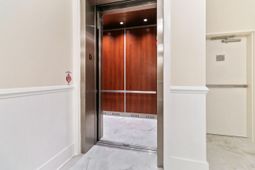 136 Fairbanks Oak Alley photo 4