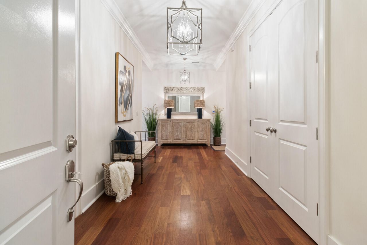 136 Fairbanks Oak Alley Photo 6