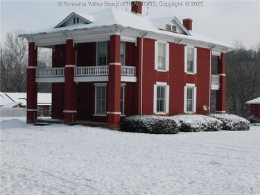 221 Walnut Street, Buffalo, WV 25033