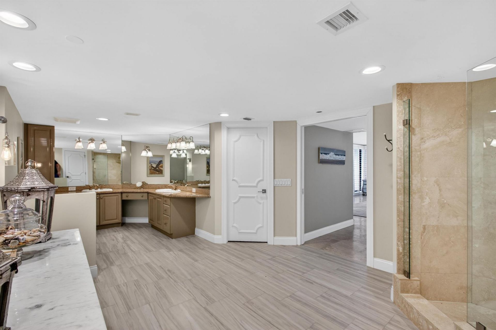 4050 N Ocean Drive, Unit 301, Riviera Beach, FL 33404 Photo