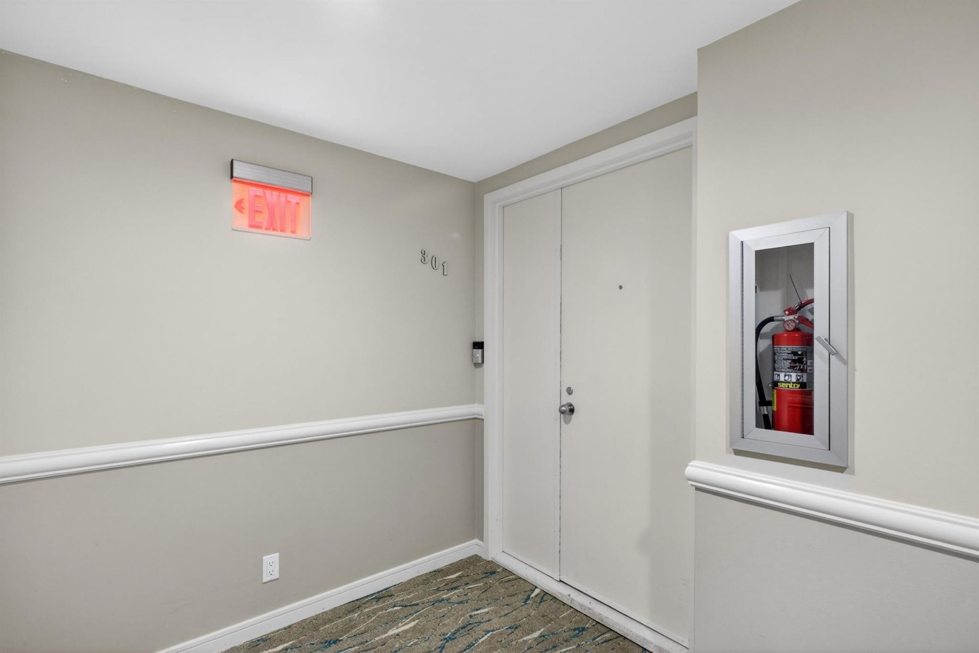 4050 N Ocean Drive, Unit 301, Riviera Beach, FL 33404 Photo