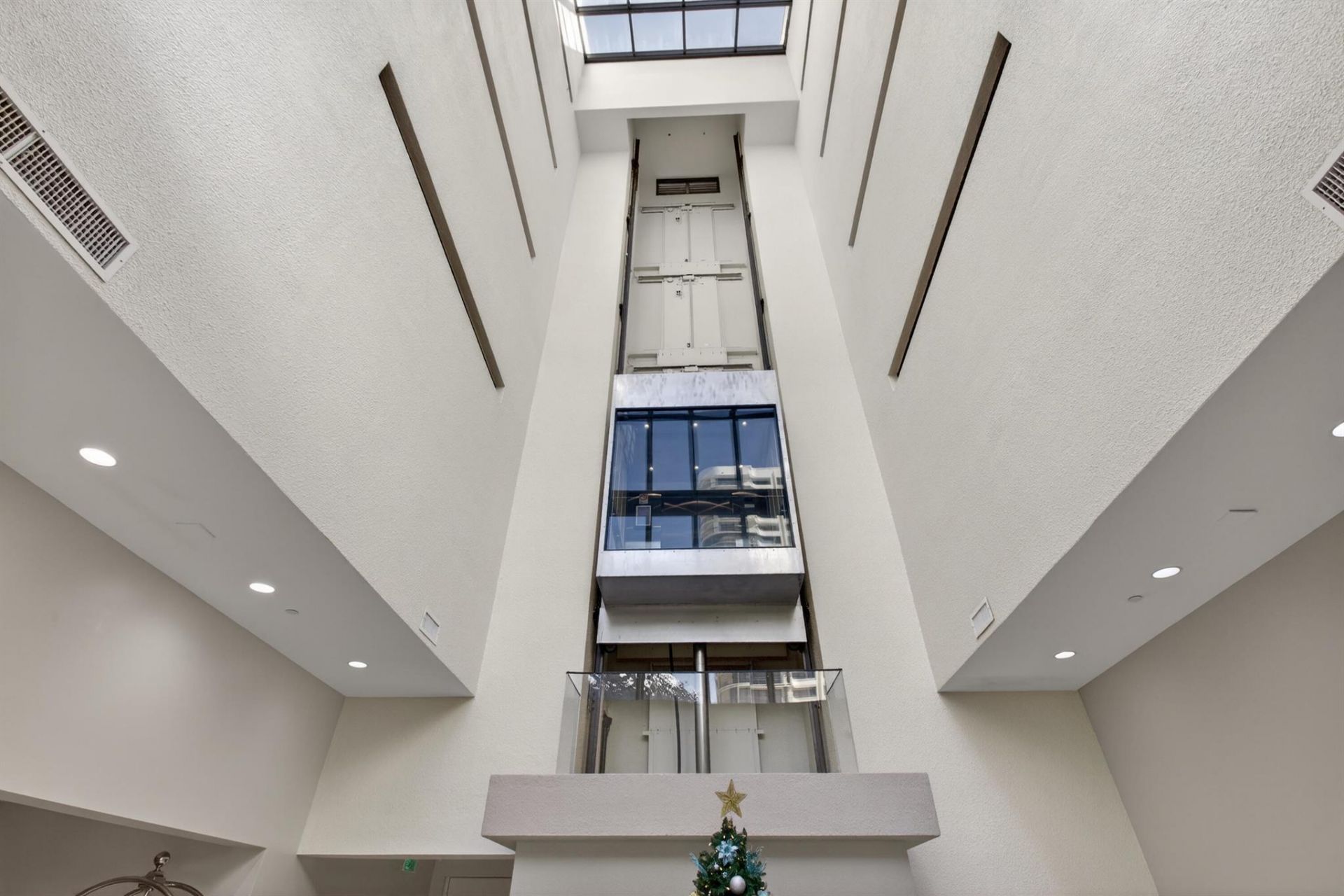 4050 N Ocean Drive, Unit 301, Riviera Beach, FL 33404 Photo