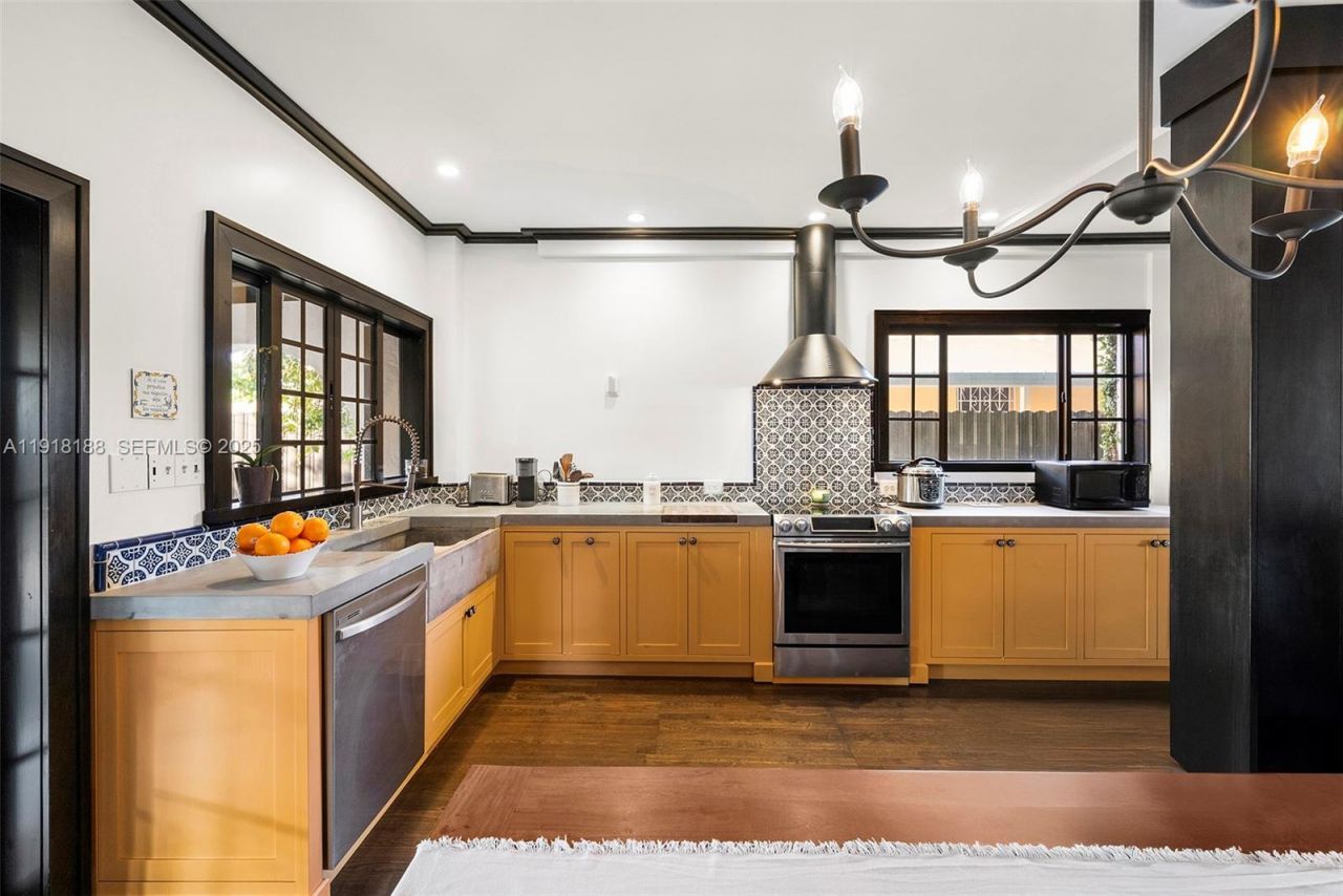 1650 SW 16th St, Miami, FL 33145 Photo