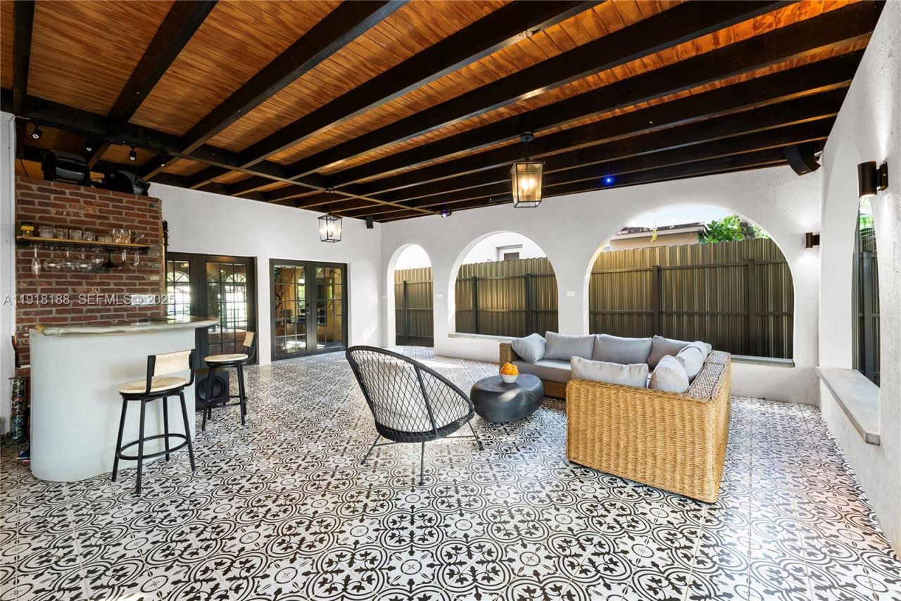 1650 SW 16th St, Miami, FL 33145 Photo