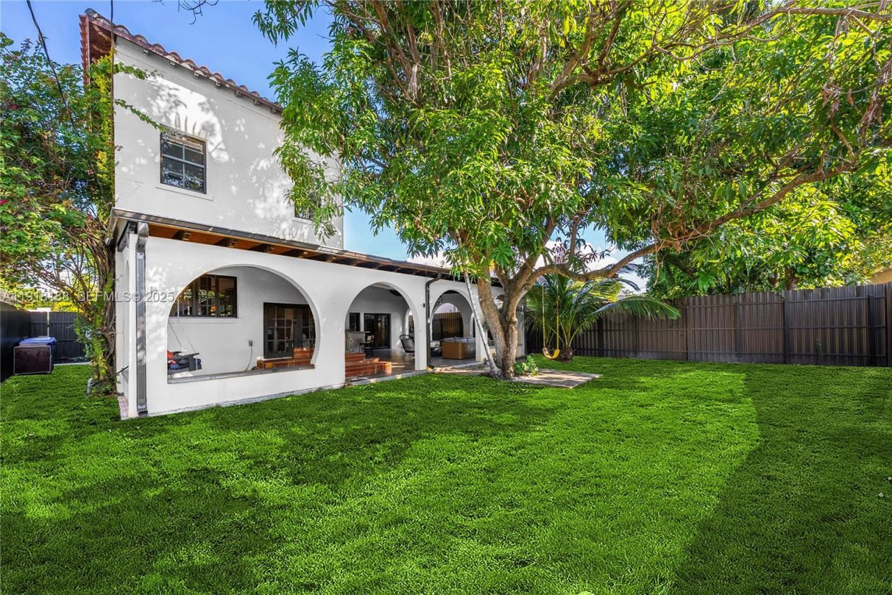 1650 SW 16th St, Miami, FL 33145 Photo