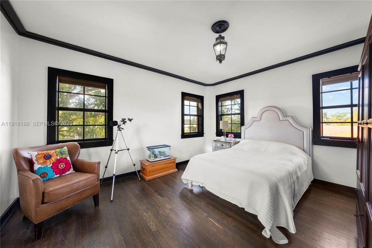 1650 SW 16th St, Miami, FL 33145 Photo