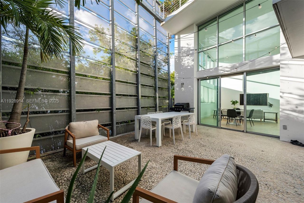 221 Jefferson Ave, Unit 2, Miami Beach, FL 33139 Photo