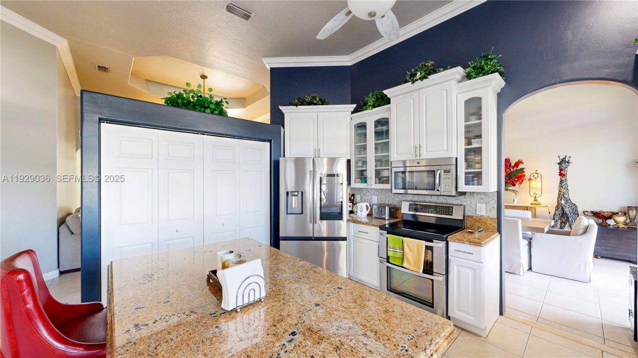 2835 Fairways Dr, Homestead, FL 33035 Photo