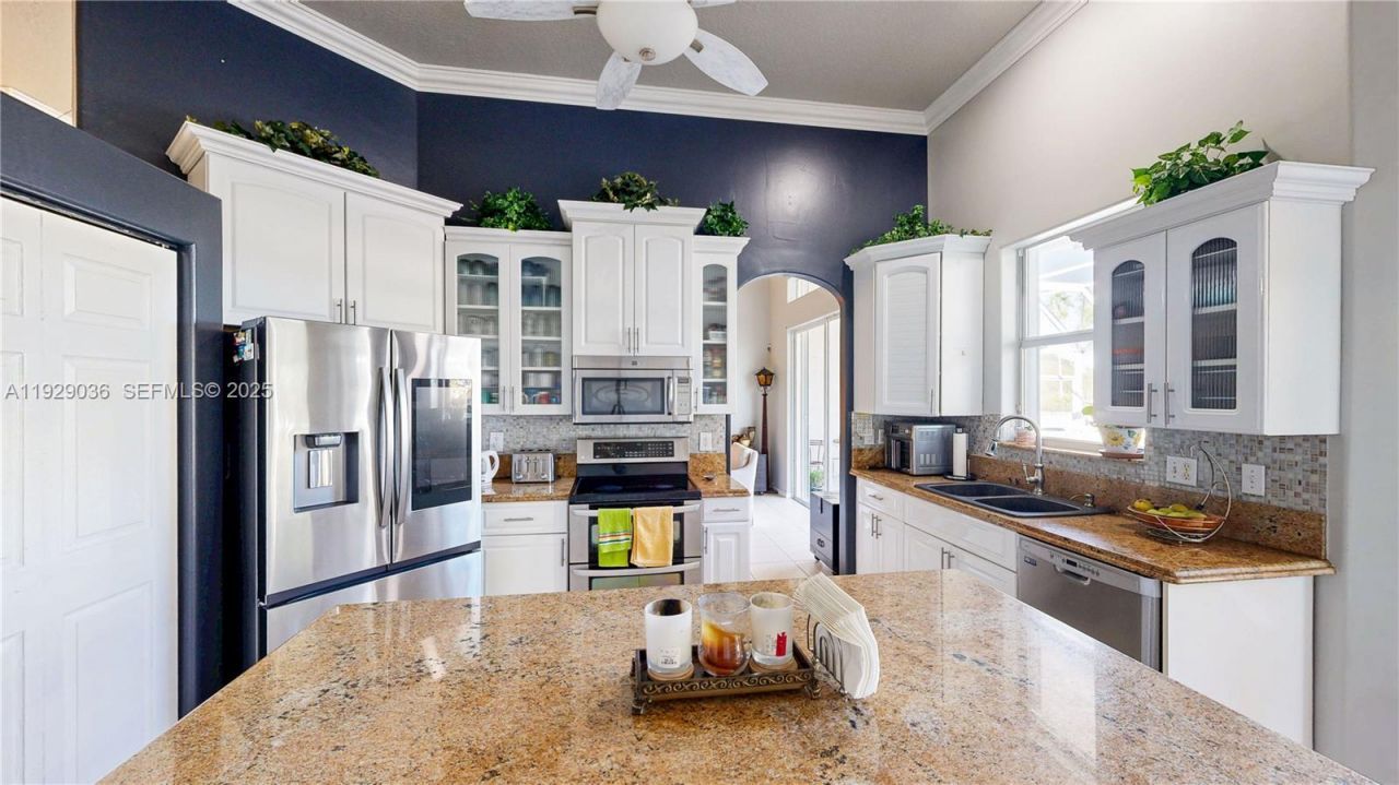 2835 Fairways Dr, Homestead, FL 33035 Photo