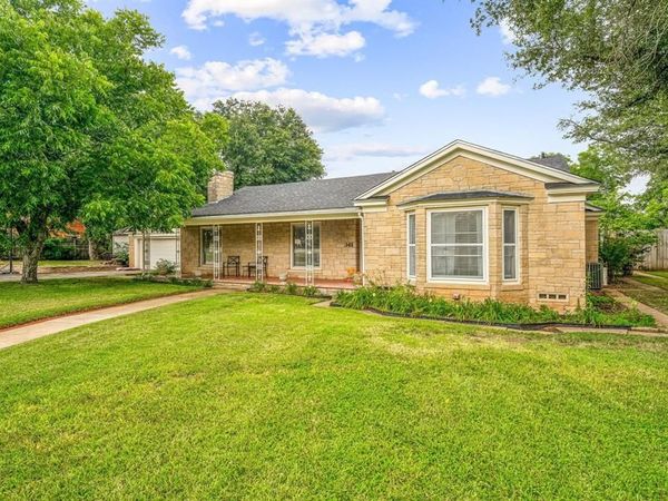 341 S Moseley Street, De Leon, TX 76444