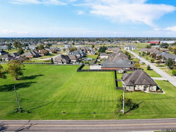 1644 Main St, Laplace, LA 70068