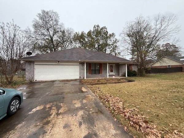 2355 W 4th Street, Russellville, AR 72801
