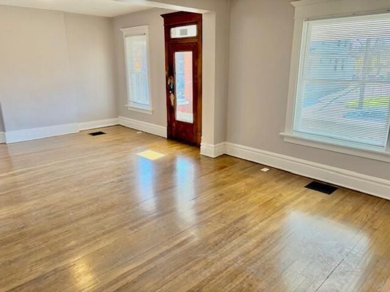 356 E 20th Avenue , Columbus, OH 43201 Photo 4