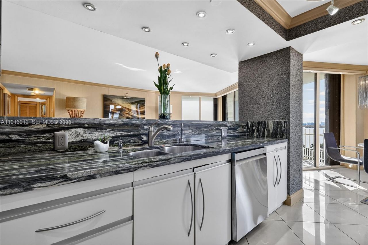 4000 Towerside Ter, Unit 1612, Miami, FL 33138 Photo