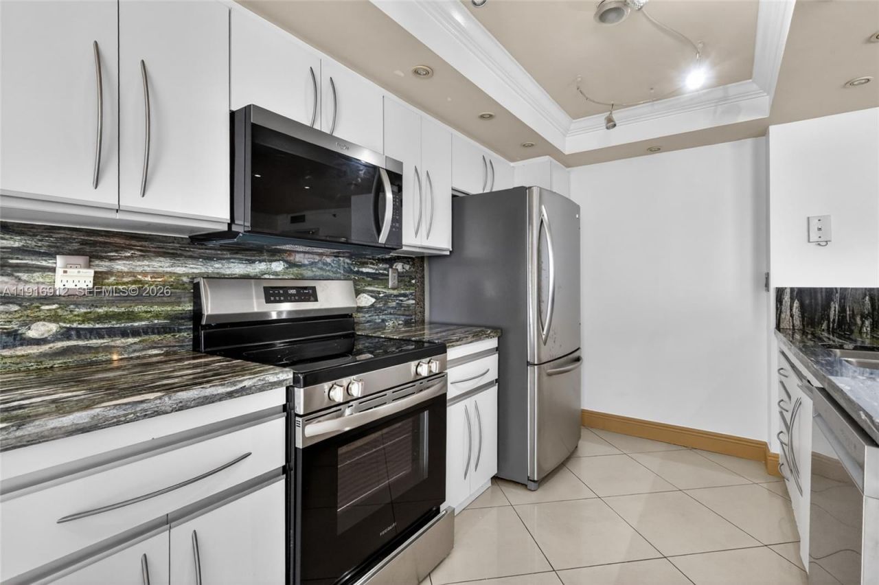 4000 Towerside Ter, Unit 1612, Miami, FL 33138 Photo