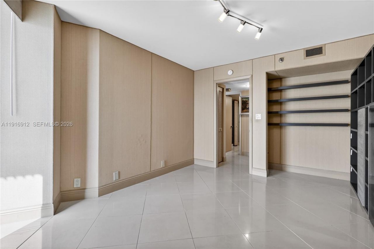 4000 Towerside Ter, Unit 1612, Miami, FL 33138 Photo