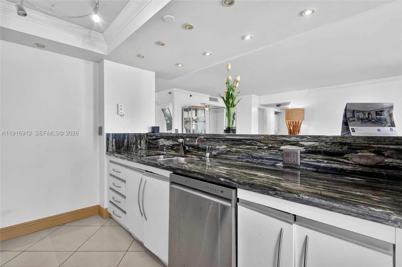 4000 Towerside Ter, Unit 1612, Miami, FL 33138 Photo