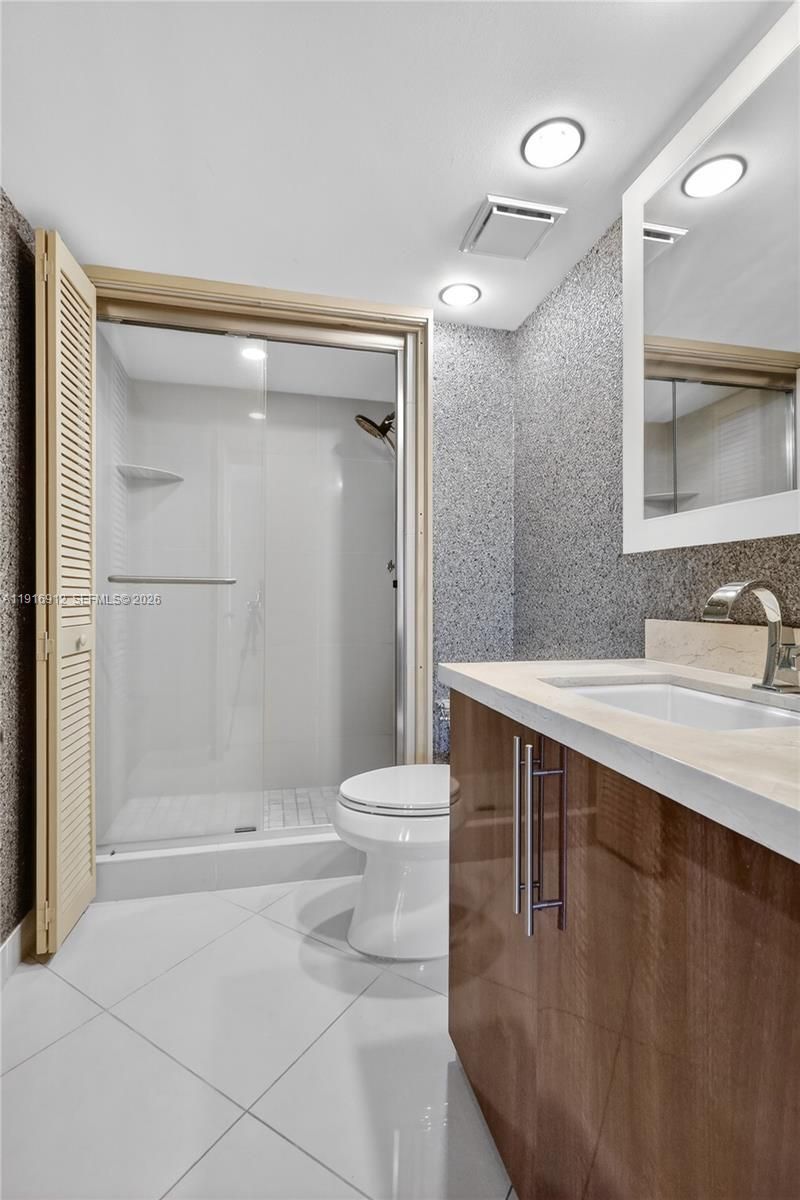 4000 Towerside Ter, Unit 1612, Miami, FL 33138 Photo