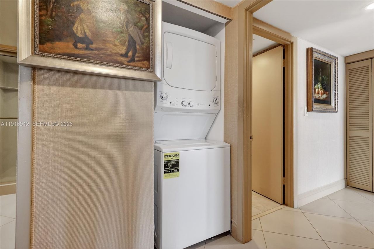 4000 Towerside Ter, Unit 1612, Miami, FL 33138 Photo