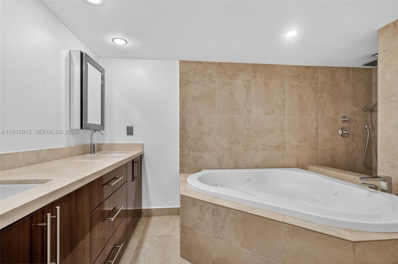 4000 Towerside Ter, Unit 1612, Miami, FL 33138 Photo