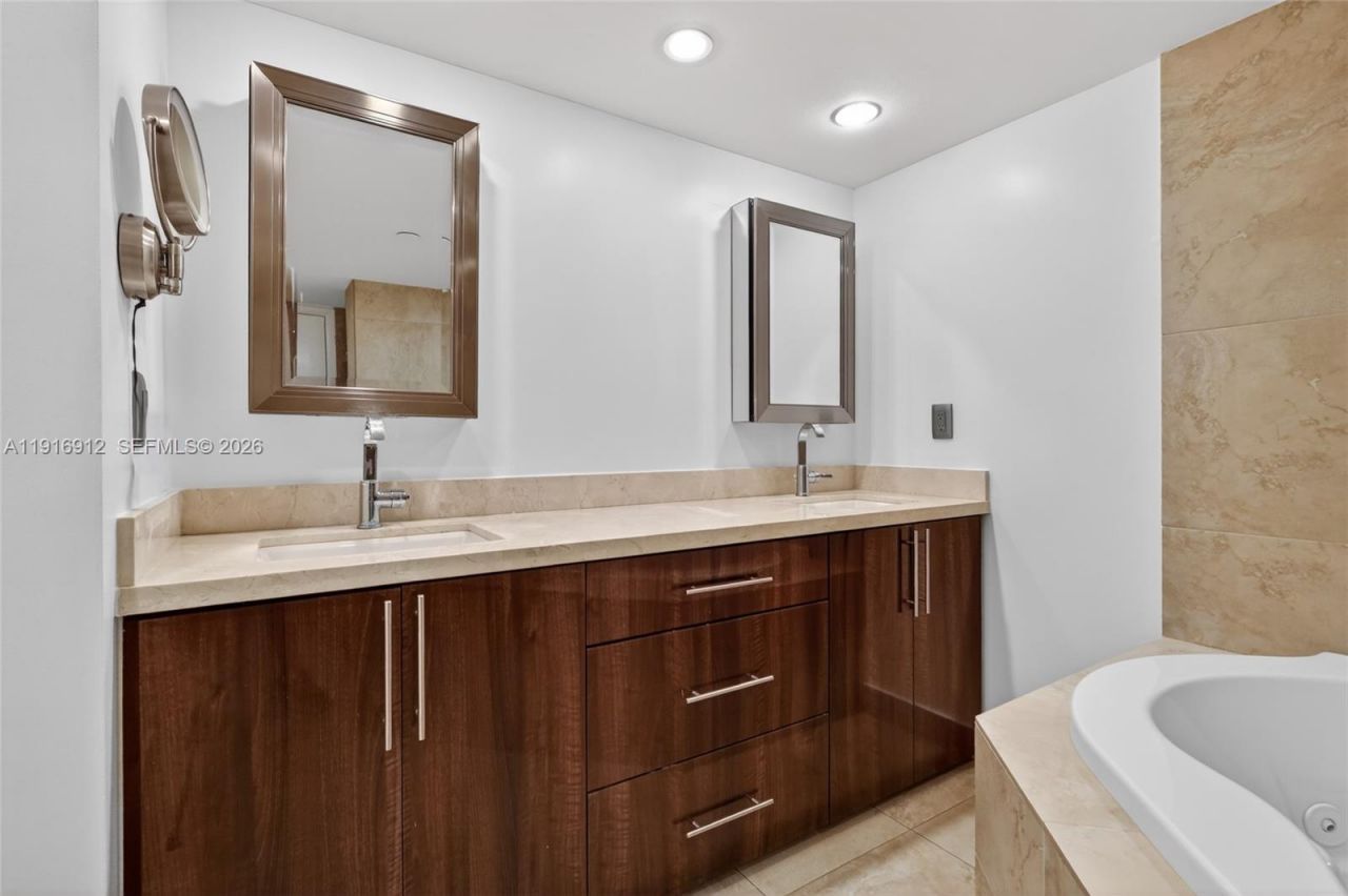 4000 Towerside Ter, Unit 1612, Miami, FL 33138 Photo