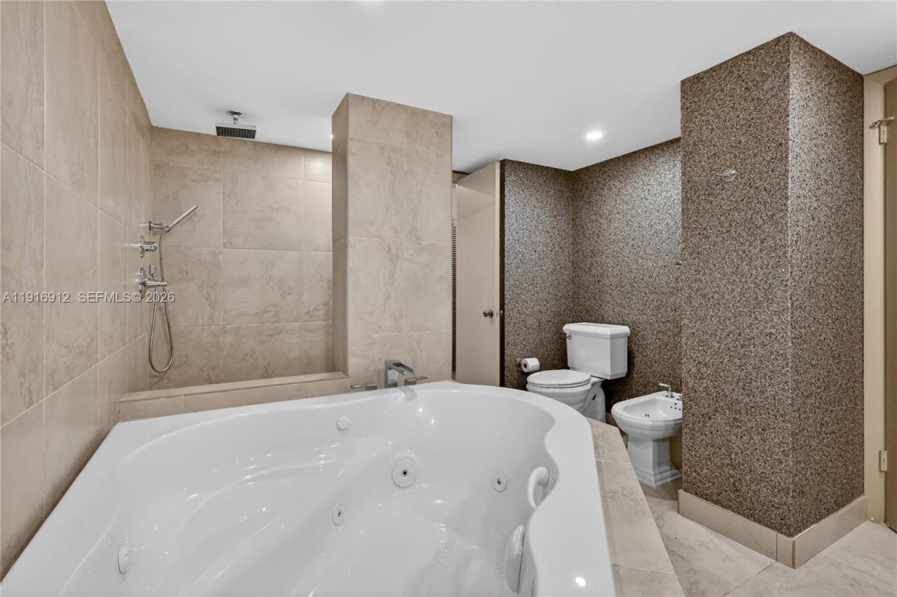 4000 Towerside Ter, Unit 1612, Miami, FL 33138 Photo