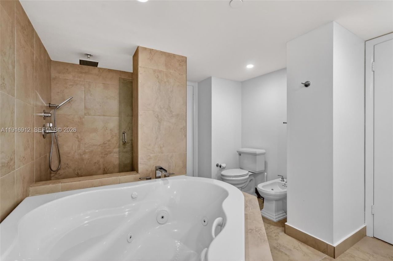 4000 Towerside Ter, Unit 1612, Miami, FL 33138 Photo
